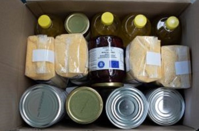 Ajutoare alimentare pentru persoane vulnerabile Pachete cu alimente distribuite persoanelor vulnerabile înainte de Paște