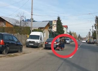 Mașini parcate neregulamentar pe strada Lupeni