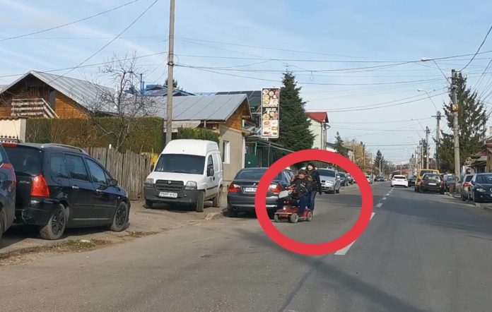 Mașini parcate neregulamentar pe strada Lupeni