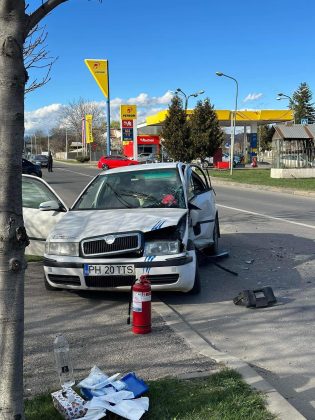 masina implicata in accident