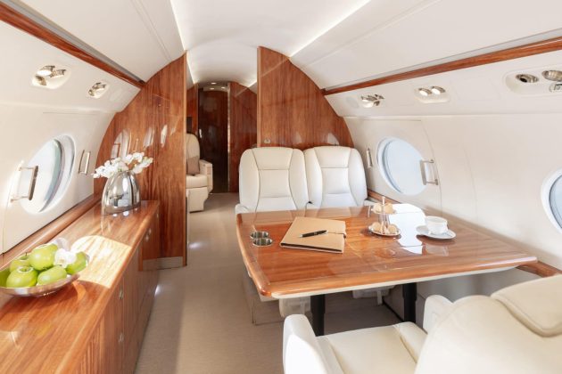 avion iohannis emiratele arabe