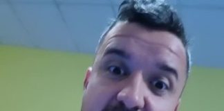 Constantin Budescu s-a filmat in pielea goala si le-a dat o replica vulgara contestatarilor
