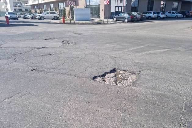 strada cu gropi in Ploiesti