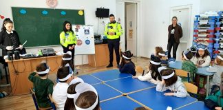 politisti prahoveni la gradinita