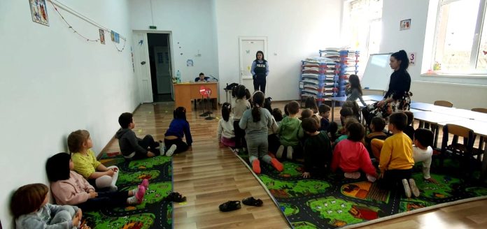 scoala altfel politisti gradinita magureni