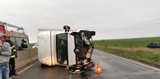 Camionetă răsturnată pe dn1
