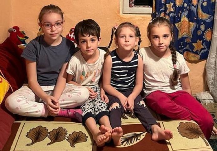 Denisa, Larisa, Melisa si Florin Cei patru fratiori, Denisa, Larisa, Melisa si Florin