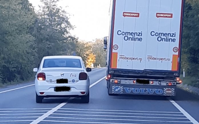 Depășire pe linia continuă Codul Rutier - când poți să depășești pe linia continuă