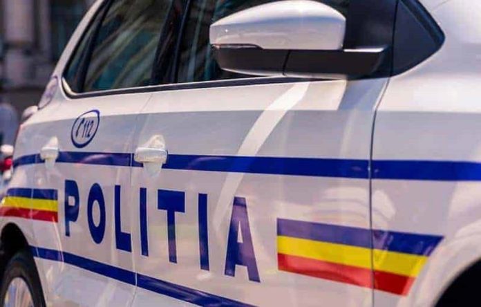 masina de politie Părinții au fost arestați