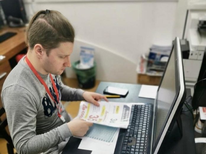 Andrei, tanarul cu sindrom Asperger, la serviciu