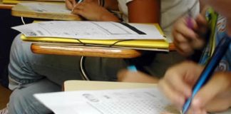 elevi la examen