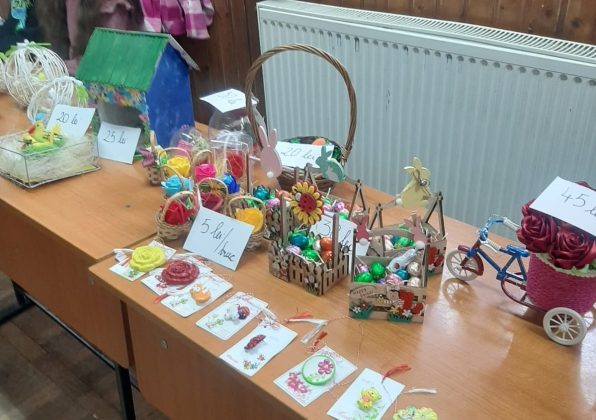 ornamente pentru Paste facute de scolarii din Balta Doamnei