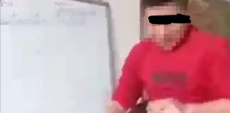 Elevul o batjocoreste pe profesoara