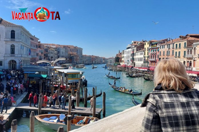 venetia de pe podul rialto front venetia canal grande pod rialto sigla vacanta ta